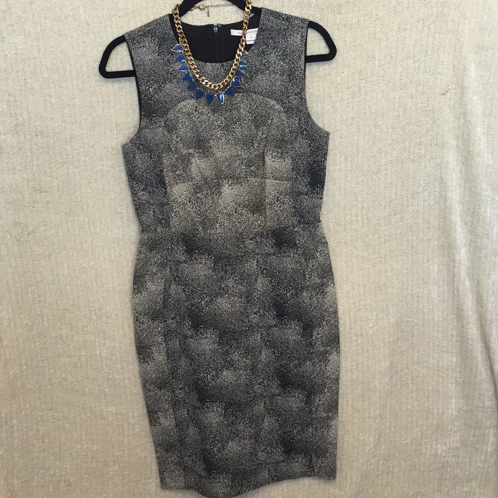 DVF dress black and cream size 8 sleek pencil skirt fit